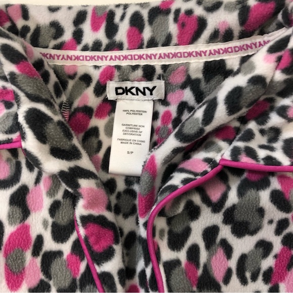 DKNY Pink and Grey Leopard print Button up Women’s size small - Picture 6 of 11